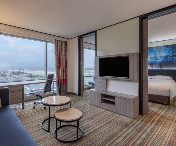 Regency Suite King, Airport View