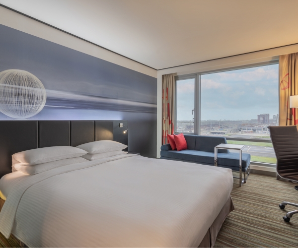 1 King Bed, Airport View, Club Access, Deluxe